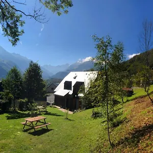 https://appartement-dans-chalet-avec-jardin-vue-montagne.midi-pyreneeshotels.com